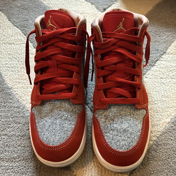 Air Jordan 1 Mid SE (GS) - Picture 3 of 9
